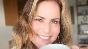 Renata ceribelli (born 7 april 1965) is a brazilian journalist. Apos Seis Meses Renata Ceribelli Reencontra Filha E Surpreende Com Atitude