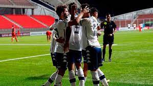 The home team union la calera take on the visiting side velez sarsfield in a match in the 3rd round of the esteemed and quite famous copa libertadores group g mightytips provides you with the latest unión la calera vs vélez sarsfield preview, analyses 69 betting sites, and chooses the best odds! Velez Sarsfield Derroto 2 0 A Union La Calera Por La Tercera Jornada De La Copa Libertadores Tiro Directo Noticias Sobre Futbol Internacional Y Mas
