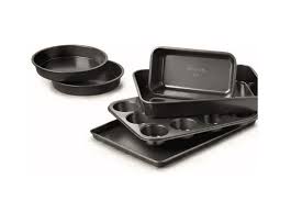 The material plays a crucial role. The 8 Best Baking Pans In 2021