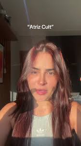 Quem é Giullia Buscacio? Conheça a Atriz Cult