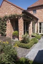 Pin Von Glenn Beernaert Auf Garage And Driveway In 2020 Hauswand Hauser Klinker Haus Und Garten