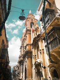 Malta ist ein aus der hauptinsel malta und vier weiteren inseln bestehender staat im mittelmeer. Malta Reise Im Sommer Petit Chapeau