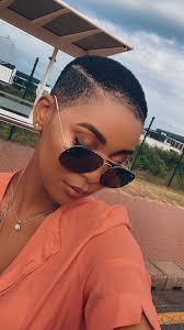 Coupe de cheveux femme pour cheveux ondulã©s 2015. 30 Idees De Coupe Afro Courte En 2021 Coupe De Cheveux Courte Cheveux Afro Tres Courts Style De Cheveux Courts