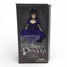 The Brides of Dracula: Lucy - Ashton Drake Couture Fantasy Integrity T –  Collectors Crossroads