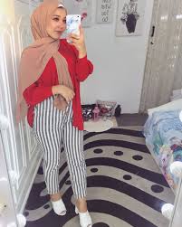 Hanan Alhakeim On Instagram لبست البلوزه 3 طرق بنفس الاوت فيت قلبوا الصور اتجاه السهم عشان تشوفو بقيت الصور Hijab Outfit Muslim Fashion Fashion