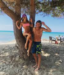 Check spelling or type a new query. Na Instagramie Doda Szykuje Mu Jedzenie Kim Jest Max Hodges To Znana Osobowosc Telewizyjna I Podroznik