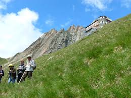 Der colodri klettersteig am gardasee eignet sich ganz hervorragend zum ausprobieren mit kindern. Neue Sajat Hutte 2 600 M Das Schloss In Den Bergen Osttirols Virgental At