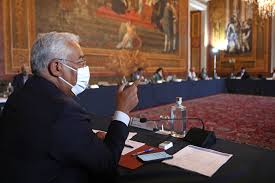 O dia fica marcado pelas reacções às medidas de confinamento impostas pelo governo regional, mas ao mesmo campanha às presidenciais continua hoje a 11 dias da votação. Mais 121 Concelhos E 70 Dos Portugueses Com Novas Medidas De Restricao Devem Ficar Em Casa E Teletrabalho E Obrigatorio Coronavirus Publico