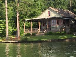 Smart t.v.'s in the living room and all bedrooms that are wifi connected for quick and easy streaming. King S Cove Lake Martin Lake House Eclectic Alabama June 2021 Eclectic Alabama Al Usa
