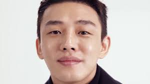 의심할 여지없는 실력과 선한 눈웃음 그리고 '5초 유아인'을 닮은 듯 한 매력으로, 송가인, 임영웅에 이어 또한번 거대 팬덤을 운집할 가수로 손꼽히고 있는 중이다. ê¹Œë¥´ë ì— X ìœ ì•„ì¸ ê´'ê³  ëª¨ìŒ Youtube