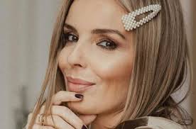 Gdy pojawiła się na gali serce dla zwierząt w nowej fryzurze, wiele osób nie kryło zaskoczenia. Agnieszka Wlodarczyk Pochwalila Sie Portretem A Fan Komplementuje Wygladasz Tu Na Madra Riposta Aktorki Rozbraja