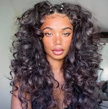 A bevy of easy hairstyles to ensure your stubborn curls stay on their best behavior, from our favorite naturally curly influencers. Sexy And Easy Hairstyles For Curly Hair To Try This Summer Fashionisers C