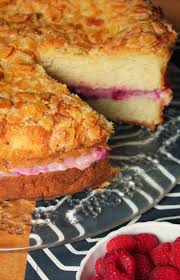 Hier findest du ein einfaches rezept für köstlichen bienenstich kuchen! Rezept Veganer Bienenstich Mit Himbeer Vanille Cremefullung