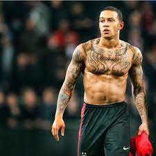 Memphis depay has an obsession with tattoos. Pin On Boys