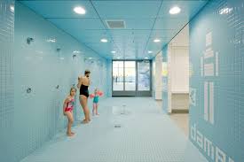 In Schwimmbadern Mussen Fliesen Strengen Hygiene Und Sicherheitsvorschriften Genugen Toilette Design Schwimmbader Schwimmhalle