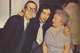 William, George and Margaret Young This is the first time I see a pic of Angus and Malcolm's parents :O – @planetsintruder on Tumblr