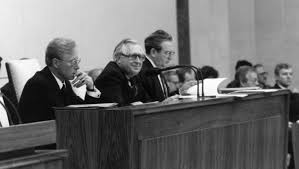 Ministerpräsident thüringens, cdu) zur thüringer regierungskrise. Bernhard Vogel Im Prasidium Der 441 Sitzung Des Bundesrates Am 3 Dezember 1976 In Bonn C Bundesrat