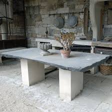 Table Avec Plateau En Granit Ancien Et Pieds En Pierre Blanche Par Alain Bidal Materiaux Anciens Materiaux Anciens Mobilier De Salon Granit