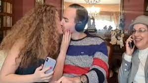 Skai.gr · 7.5k views 1 day ago ; Mayrikios Mayrikioy To Tryfero Fili On Camera Me Th 22xronh Syntrofo Toy