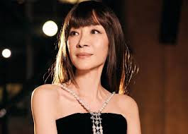 Respons Sopan Michelle Yeoh Ada Penggemar Minta Pinjam Gaunnya