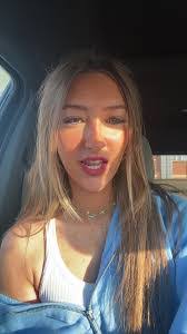 Lauren Hawks's Instagram, Twitter & Facebook