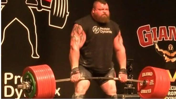 Eddie 'The Beast' Hall crowned World's Strongest Man - BBC News