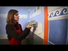 طريقه لسق السيراميك بالماده الاصقه على الجدران القديمه Youtube