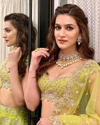 Kriti Sanon Hd Wallpapers 1080p 4k 59016 Kriti Sanon Diwali 2018 3202025 Hd Wallpaper Backgrounds Download She commenced her career as a model and then she started acting. kriti sanon hd wallpapers 1080p 4k