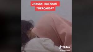 Hari kamis jika anda memotong rambut pada hari kamis maka akan membawa firasat dalam kehidupan anda naninya adalah mendatangkan. Kumpulan Berita Potong Rambut Arya Saloka Ganti Gaya Rambut Warganet Aneh Tapi Tetap Ganteng