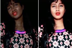 Lipstik pink atau lipstik vibration/vibrator ini viral di media sosial khususnya pengguna aplikasi tiktok. A Viral Tiktok Challenge Has Been Accused Of Promoting Colourism Dazed Beauty