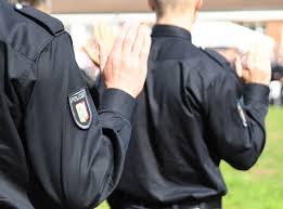 Pol Sh Afb Feierliche Vereidigung Von 400 Neuen Polizeianwartern Presseportal