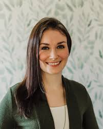 Meet Carolyn Hoffmann, LGSW! Carolyn is a licensed graduate social worker  in DC, and a licensed master social worker in MD. Here are a few of  Carolyn's favorite things, and some advice