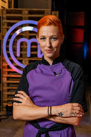 Sie hat eine acht jahre ältere schwester und einen sechs jahre älteren bruder. Neue Jurorin Bei Kochshow Spin Off Meta Hiltebrand Erganzt Jury Mit Nelson Muller Presseportal