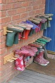 Profitez de prix ikea toute l'année faites vous facilement livrer. Un Rangement Mural Pour Les Bottes A L Exterieur Pratique Quand On A Acces Direct Sur Le Jardin Pour Ne Pas Salir L Interieur Astuce Rangement Idee Rangement Rangement Bottes