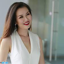 Tuy không phải là tên tuổi đình đám với truyền thông nhưng cô được khán giả yêu mến qua giọng ca nội lực. Ca SÄ© Vo Háº¡ Tram