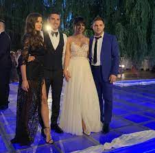 Nicolae stanciu o duce rău la anderlecht, acolo unde a ajuns să evolueze câteva minute, pe final de meci, dar stă excelent în viaţa de cuplu. Nicolae Stanciu A Spus Da In FaÈ›a Altarului JucÄƒtorii InvitaÈ›i La NuntÄƒ Cum AratÄƒ SoÈ›ia InternaÈ›ionalului Roman Galerie Foto