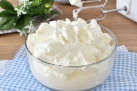 Ingredienti per una panna montata perfetta come fare la panna montata con lo zucchero Come Montare La Panna Per Dolci Sia Fresca Che Vegetale Con Ricette