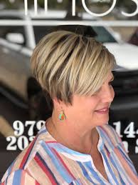 We are loving this cut and color by Johanna Clay Wilkerson! . . . .  #asymmetricalcut #texture #shadeseq #Blonde #mimosasalon #nofilter