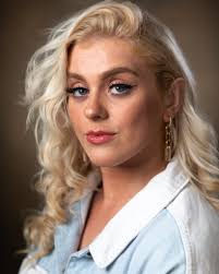 Lucy Summers's Instagram, Twitter & Facebook