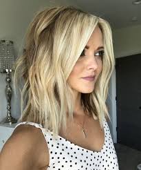 This haircut for medium hair for women over 40 will bring out the sophisticated and classy look on your face and make you look alluring even at this age. Top 25 Coolest Hairstyles For Women Over 40 In 2021 Stylendesigns Hair Styles Lob Haircut Hair 2018