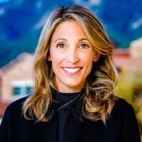 Sara Metz's Instagram, Twitter & Facebook