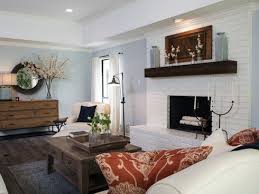 I'd love for her to come and redo my living room but sadly i know the cost on something like that! Do The People On Hgtv S Fixer Upper Keep The Furnishings