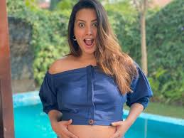 439,547 likes · 4,374 talking about this. Mom To Be Anita Hassanandani Flaunts Her Baby Bump Asks If It Is A Boy Or A Girl Times Of India