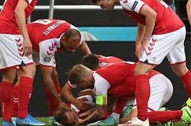 Trọng tài chính anthony taylor và các quan chức uefa có mặt ở sân đã họp bàn. J Ic2bsqkzascm