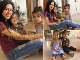 These Pictures Of Karanvir Bohra S Wife Teejay Sidhu With Twins Bella Vienna Are Too Cute To Handle Karanvir bohra is a famous indian actor, producer and tv presenter.