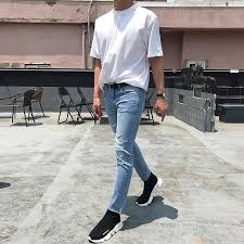 With a touch of 80s pink to spice up your outfit. ØªØ±ÙƒÙŠØ² Ø±Ø³ÙˆÙ„ Ø§Ù„Ø¹Ø·Ø± Balenciaga Speed Trainer Black White On Feet Ballermann 6 Org