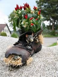 Alte Schuhe Bepflanzen Ideen Fur Originelle Pflanzgefasse Im Garten Alte Schuhe Garten Topfgarten