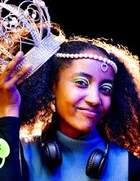 Great to have Jade and Mas in CAN HQ and to hear about how the Global  Thread workshops are going. We're working with textile artists Kate Rothery  and Vicky Richards, plus textile