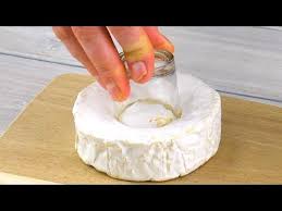 This Is Why The Glass Goes In The Cheese Wait 20 Minutes You Won T Believe Your Eyes Youtube Recette Apero Facile Youtube Cuisine Fromage