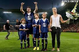 Met 16 jaar en 23 dagen is mark van bommel een van de jongste debutanten in de eredivisie. Psv Nl Van Bommel S Farewell In 70 Images